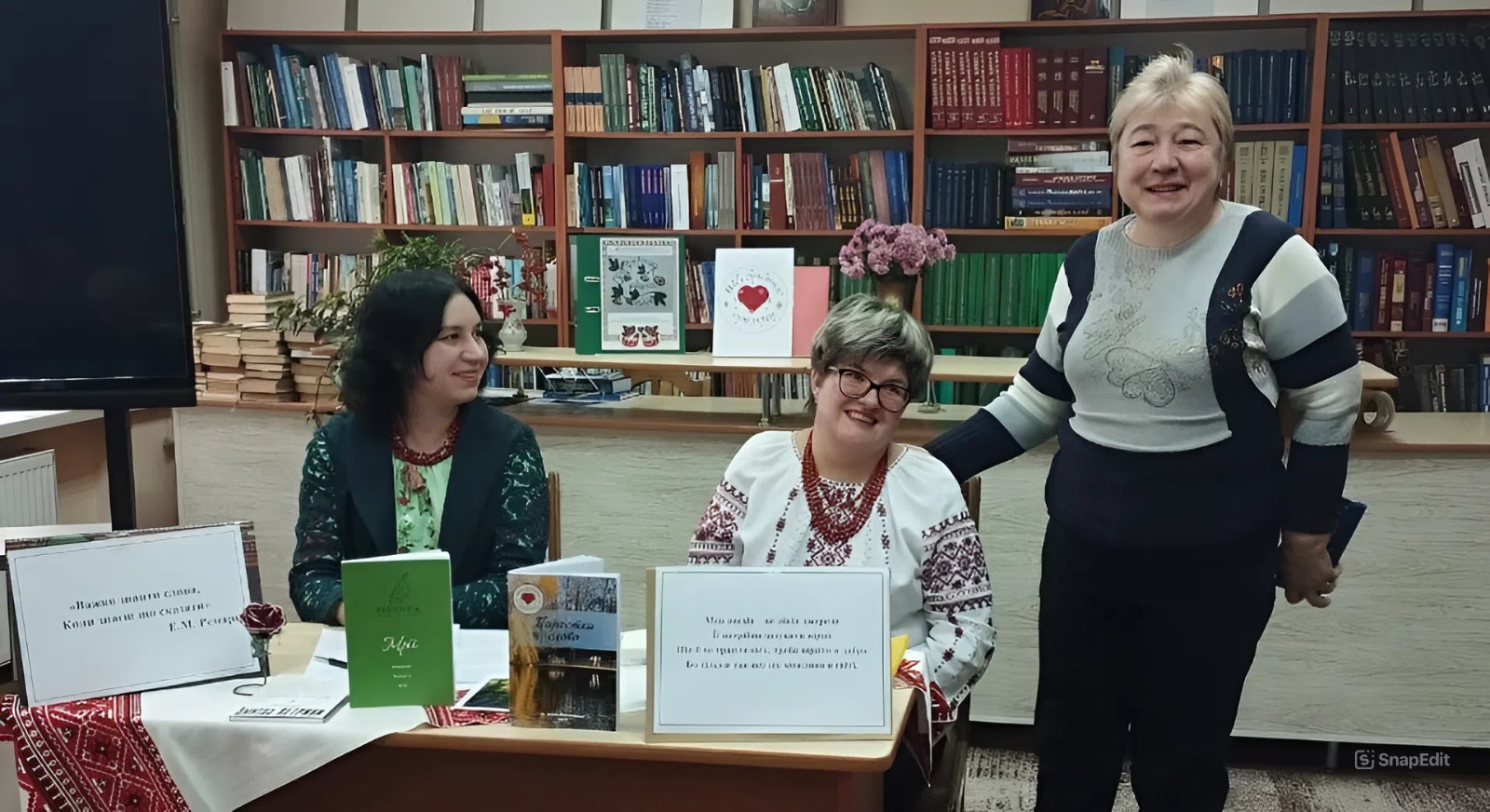 ТВОРЧА ЗУСТРІЧ З ПОЕТКОЮ ОЛЕНОЮ ВІРСТЮК «ОСІННІЙ БЛЮЗ»