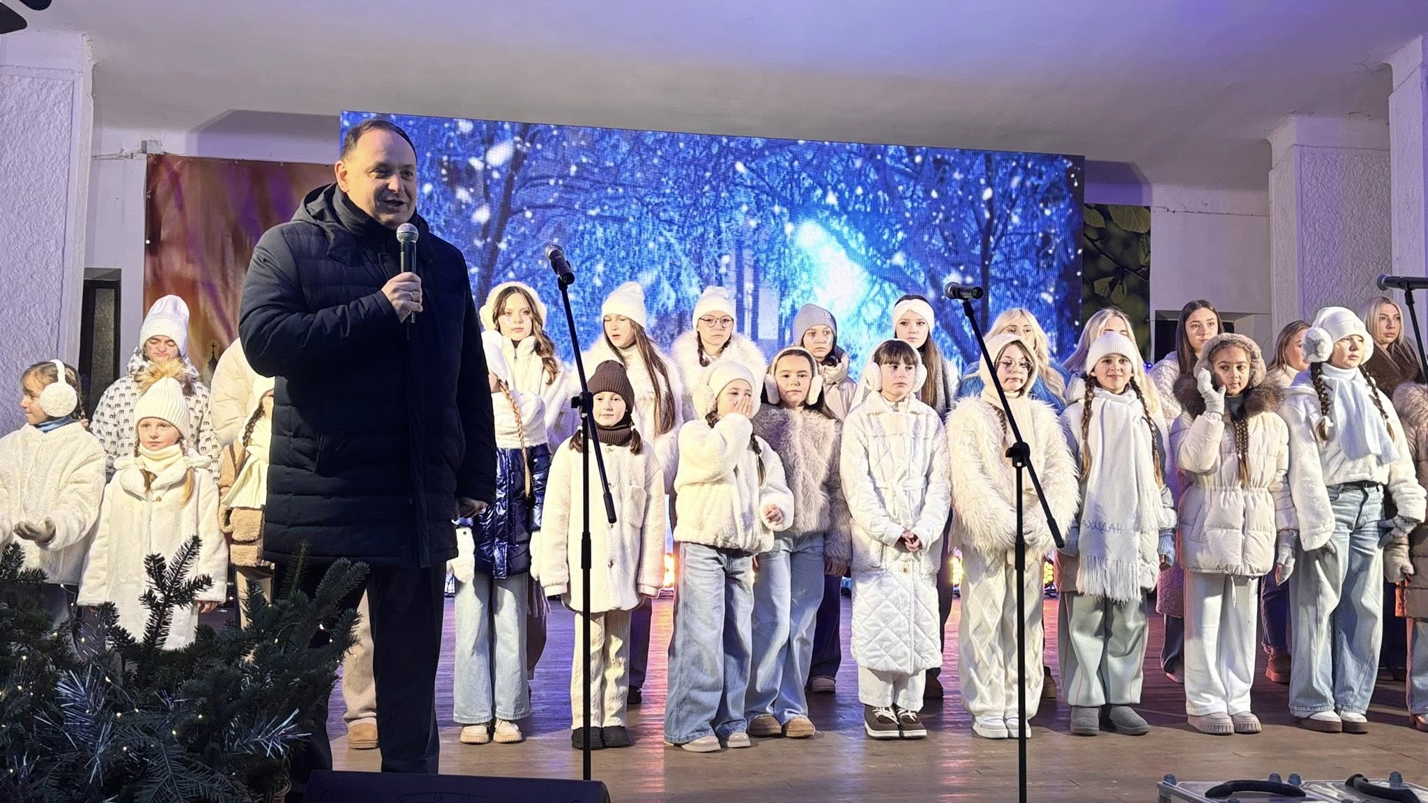 В ІВАНО-ФРАНКІВСЬКУ ЗАСВІТИЛИ ГОЛОВНУ ЯЛИНКУ