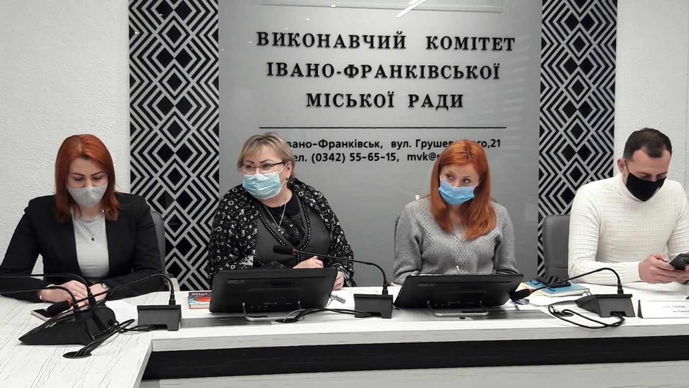 ЧЕТВЕРО ЛІТЕРАТОРІВ ПРЕТЕНДУЮТЬ НА МІСЬКУ ПРЕМІЮ І. ФРАНКА