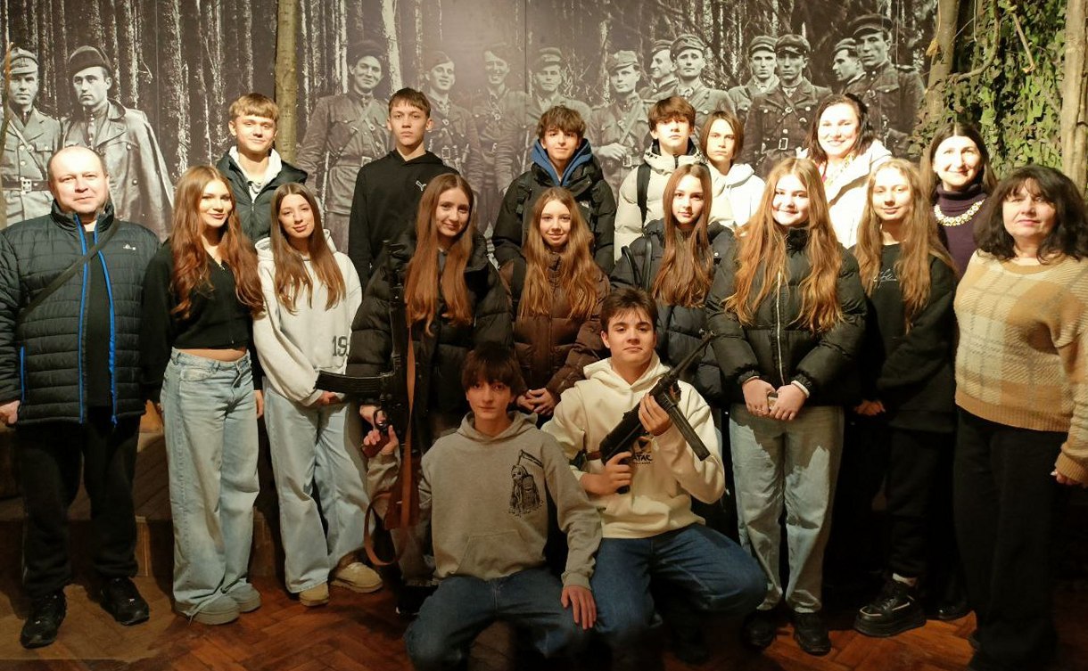 ДО 97 РІЧНИЦІ СТВОРЕННЯ ОУН ПРАЦІВНИКИ НАРОДНОГО ДОМУ "КНЯГИНИН" ОРГАНІЗУВАЛИ ЕКСКУРСІЮ У МУЗЕЙ ІМ. С. БАНДЕРИ