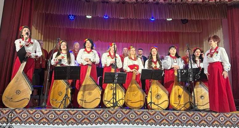 КАПЕЛА БАНДУРИСТІВ ПРИВІТАЛА МЕШКАНЦІВ ЧУКАЛІВКИ З БЛАГОВІЩЕННЯМ ТА ХРАМОВИМ СВЯТОМ