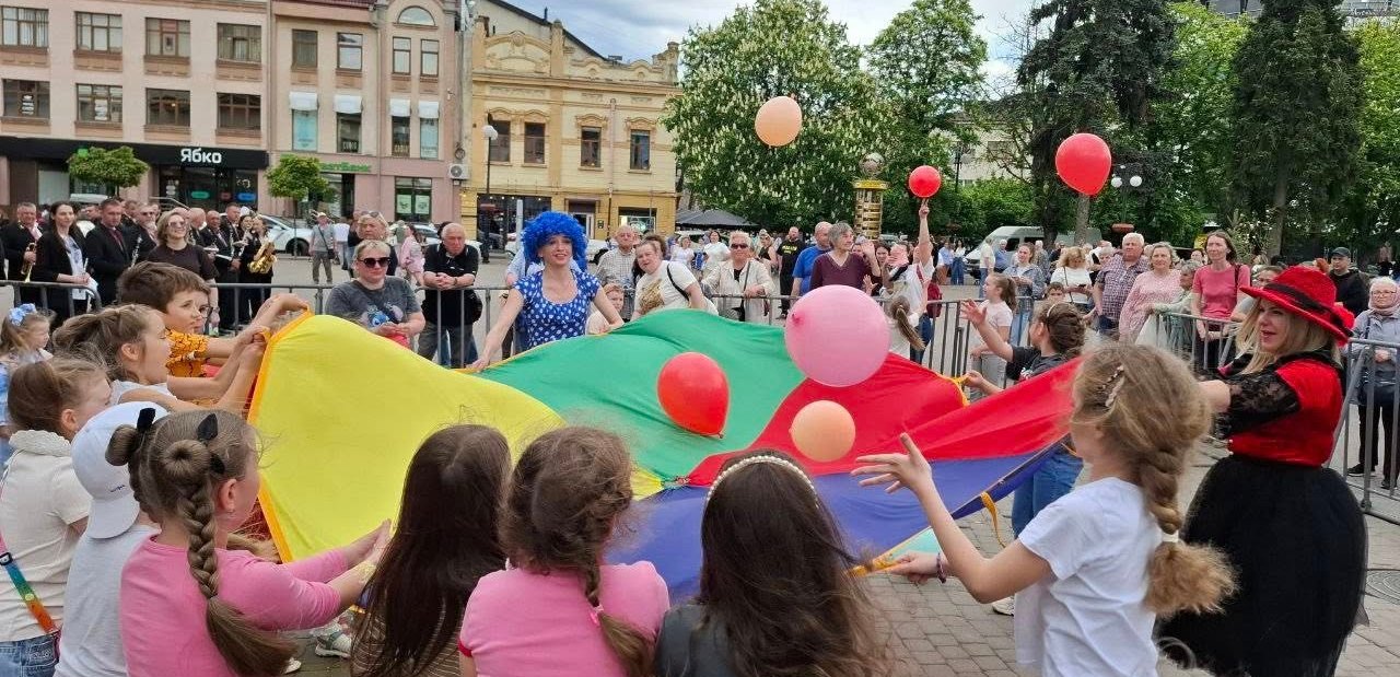 ДО ДНЯ МІСТА ДЛЯ ДІТОК ОРГАНІЗУВАЛИ "ОСТРІВ ДИТИНСТВА"