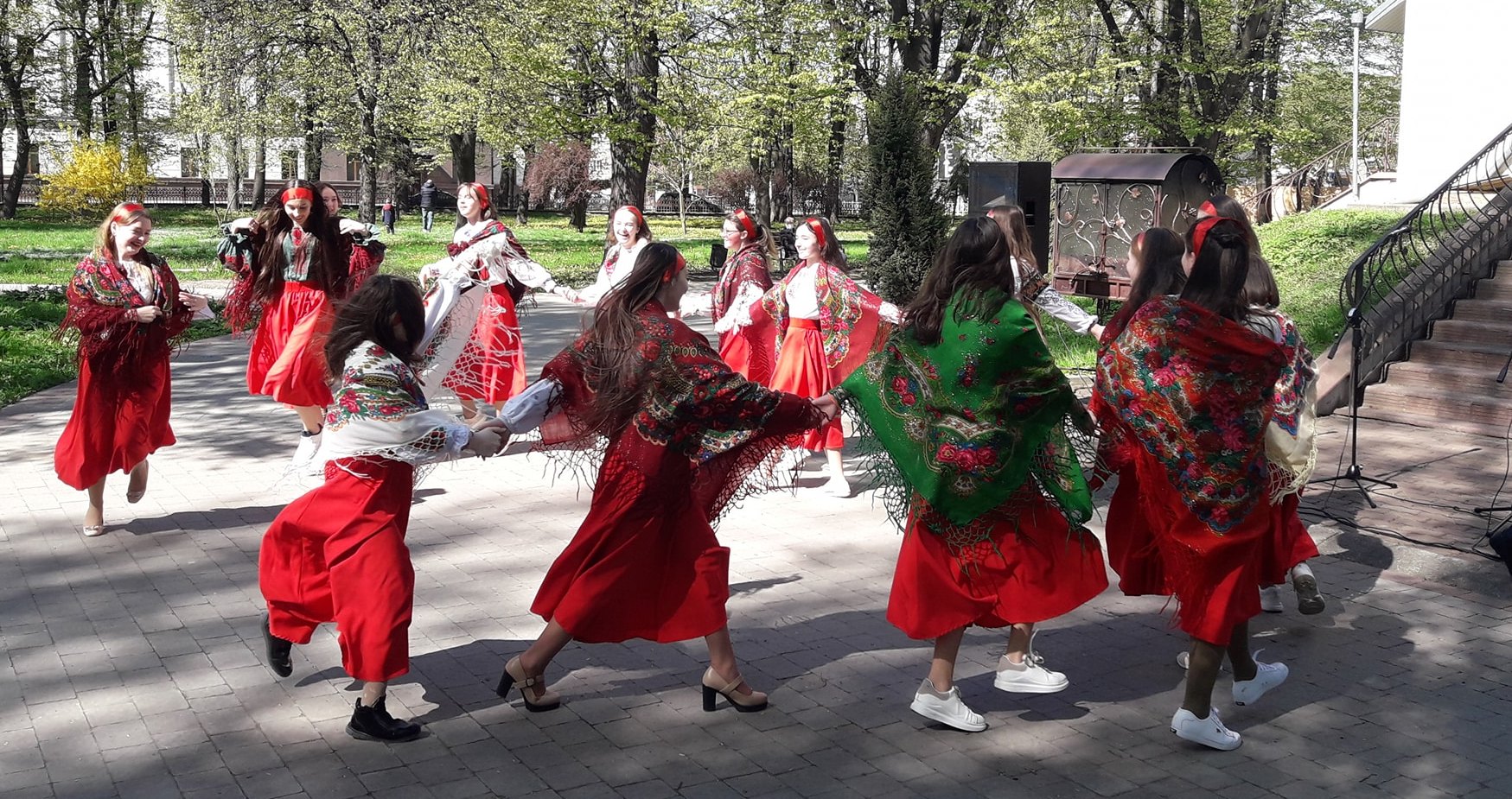 ГАЇВКИ В ПАРКУ ВОЇНІВ-ІНТЕРНАЦІОНАЛІСТІВ