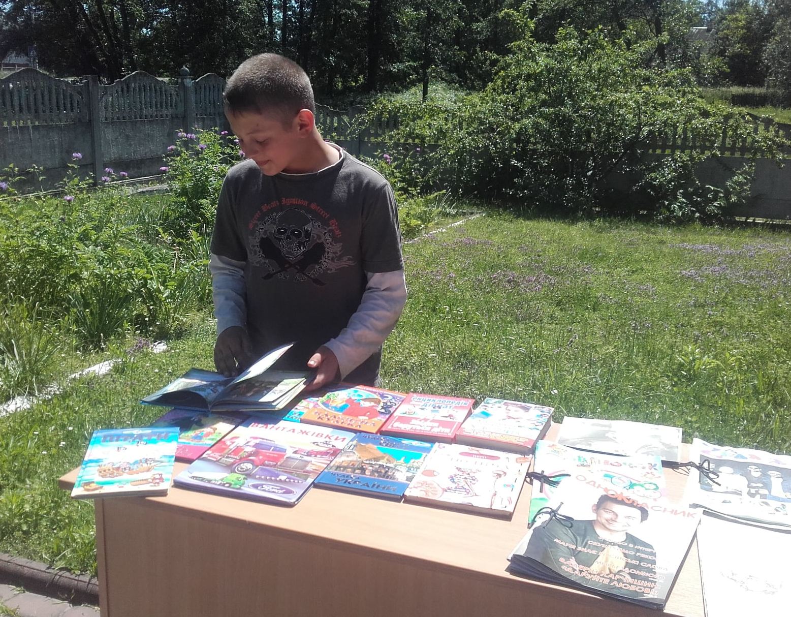 БЕРЕЗІВСЬКА БІБЛІОТЕКА ЗАПРОШУЄ ШКОЛЯРІВ НА ЛІТНІ ЧИТАННЯ