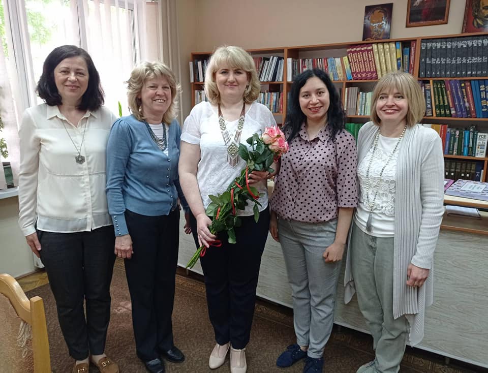 У МІСЬКІЙ БІБЛІОТЕЦІ ВІДБУЛАСЯ ПРЕЗЕНТАЦІЯ НОВОЇ КНИГИ ЛЕСІ ГЕНИК