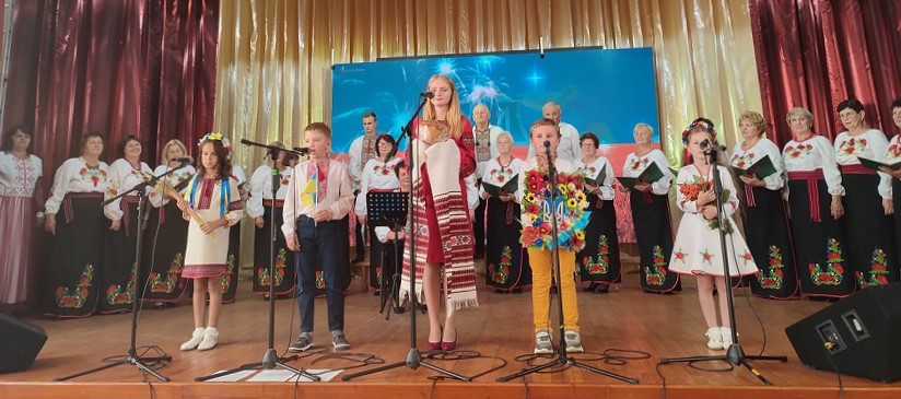 СВЯТКОВИЙ КОНЦЕРТ "ВСІМ СЕРЦЕМ ЛЮБІТЬ УКРАЇНУ СВОЮ" БУДИНКУ КУЛЬТУРИ С. ВОВЧИНЕЦЬ