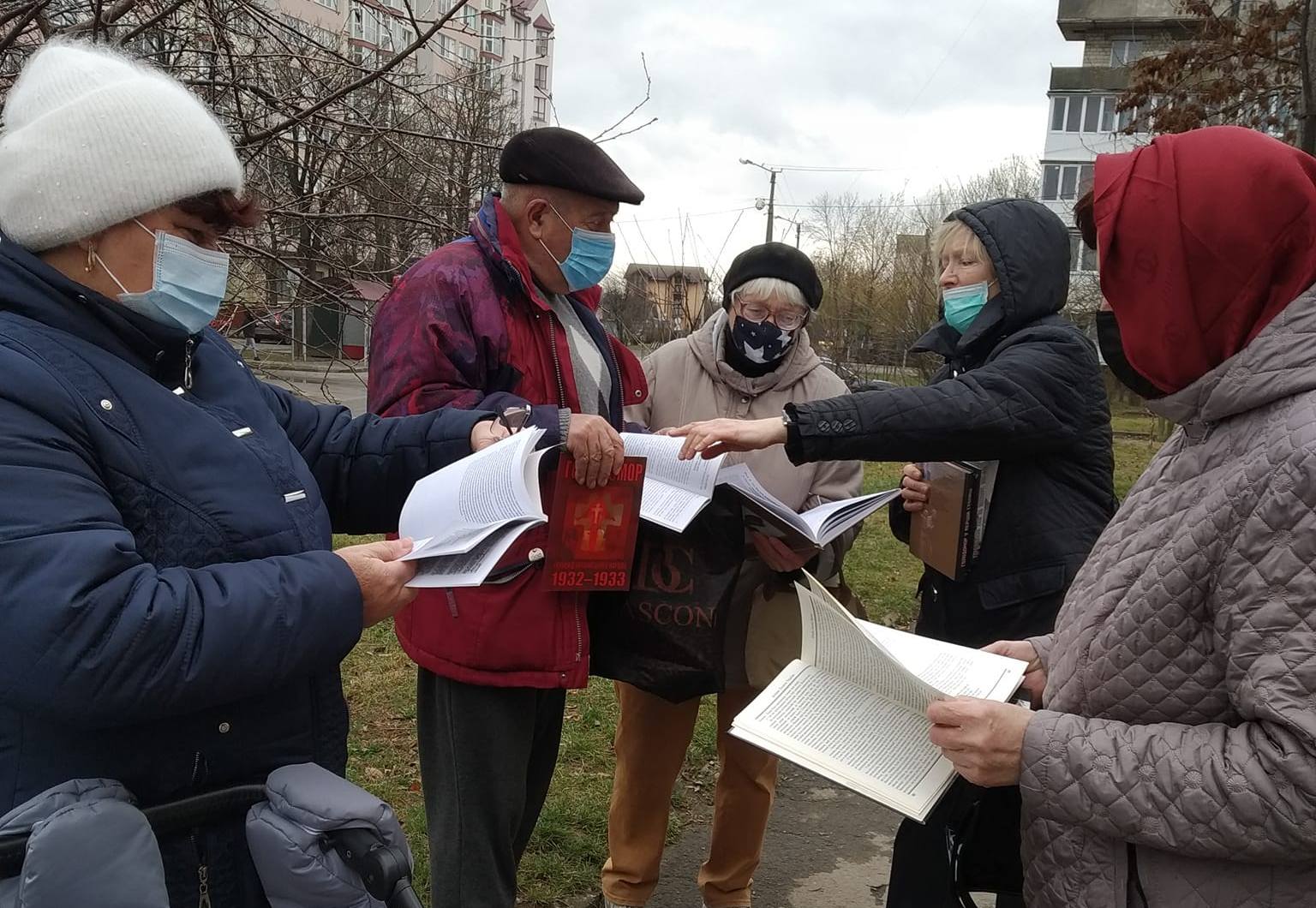 ВШАНОВУЮЧИ ПАМ'ЯТЬ ЖЕРТВ ГОЛОДОМОРУ