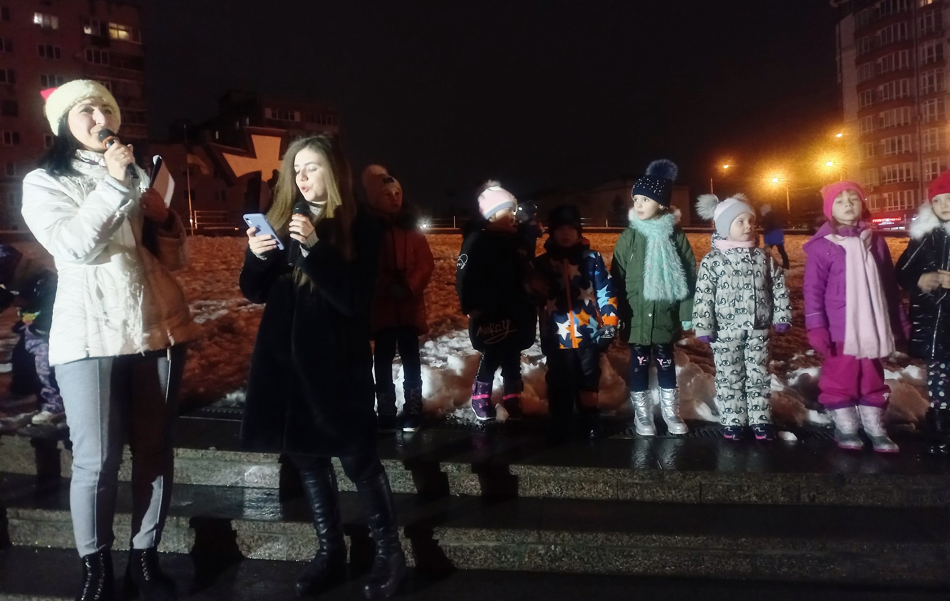 НОВОРІЧНА КРАСУНЯ-ЯЛИНКА ЗАСЯЯЛА НА ЄВРОПЕЙСЬКІЙ ПЛОЩІ