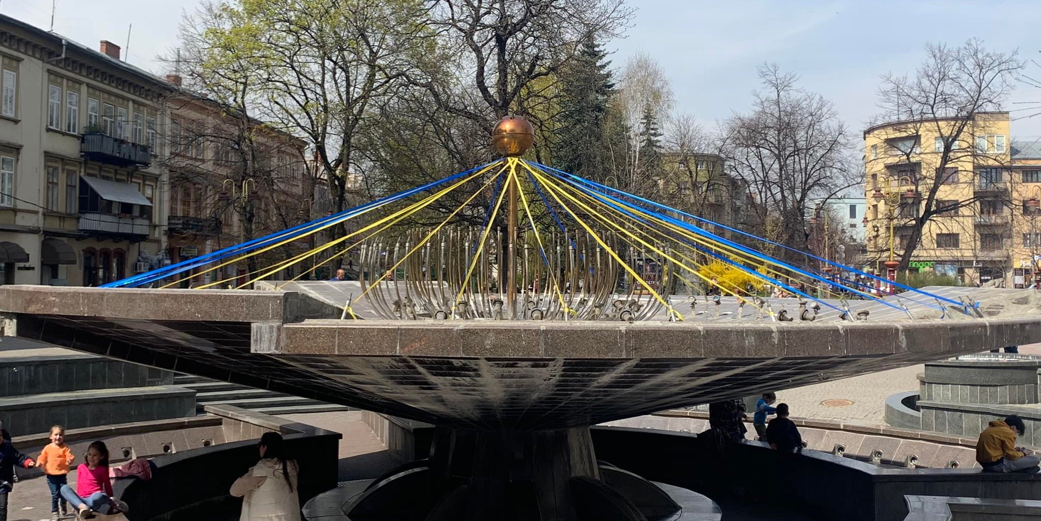 ІНСТАЛЯЦІЯ "ПРОМЕНІ МИРУ ТА ПЕРЕМОГИ"