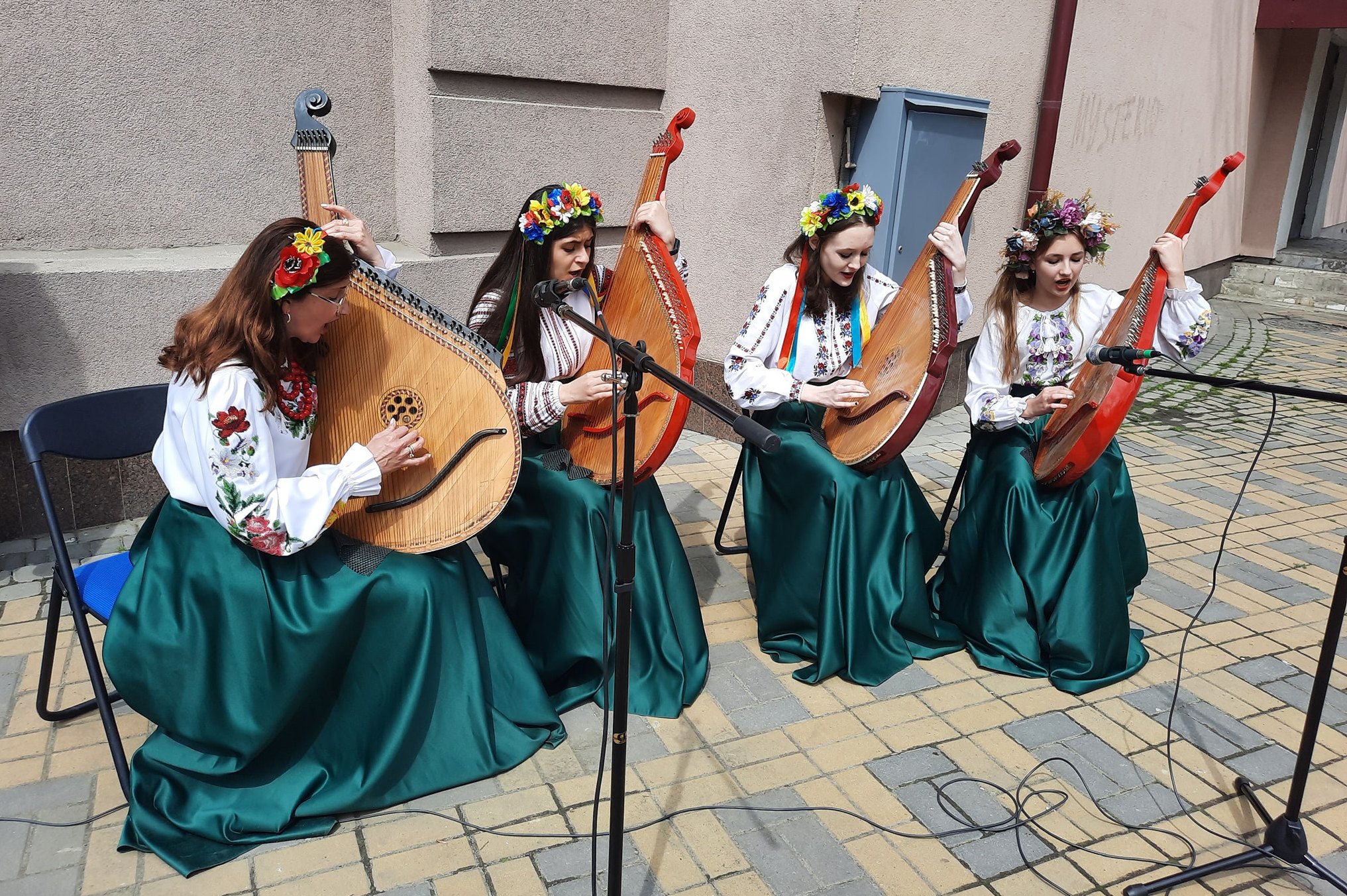 ВЕЛИКОДНІЙ КОНЦЕРТ НА КНЯГИНИНІ