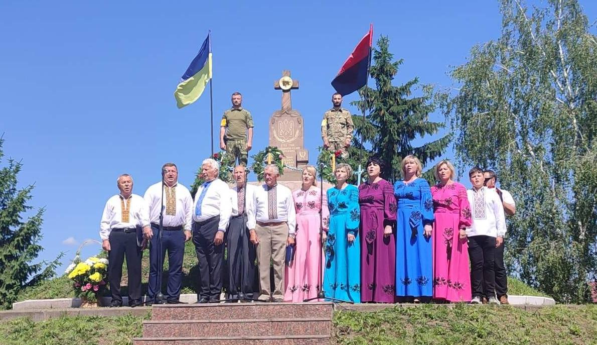 ПРОЦЕСІЙНА ЗЕЛЕНОСВЯТОЧНА ХОДА У КРИХІВЦЯХ