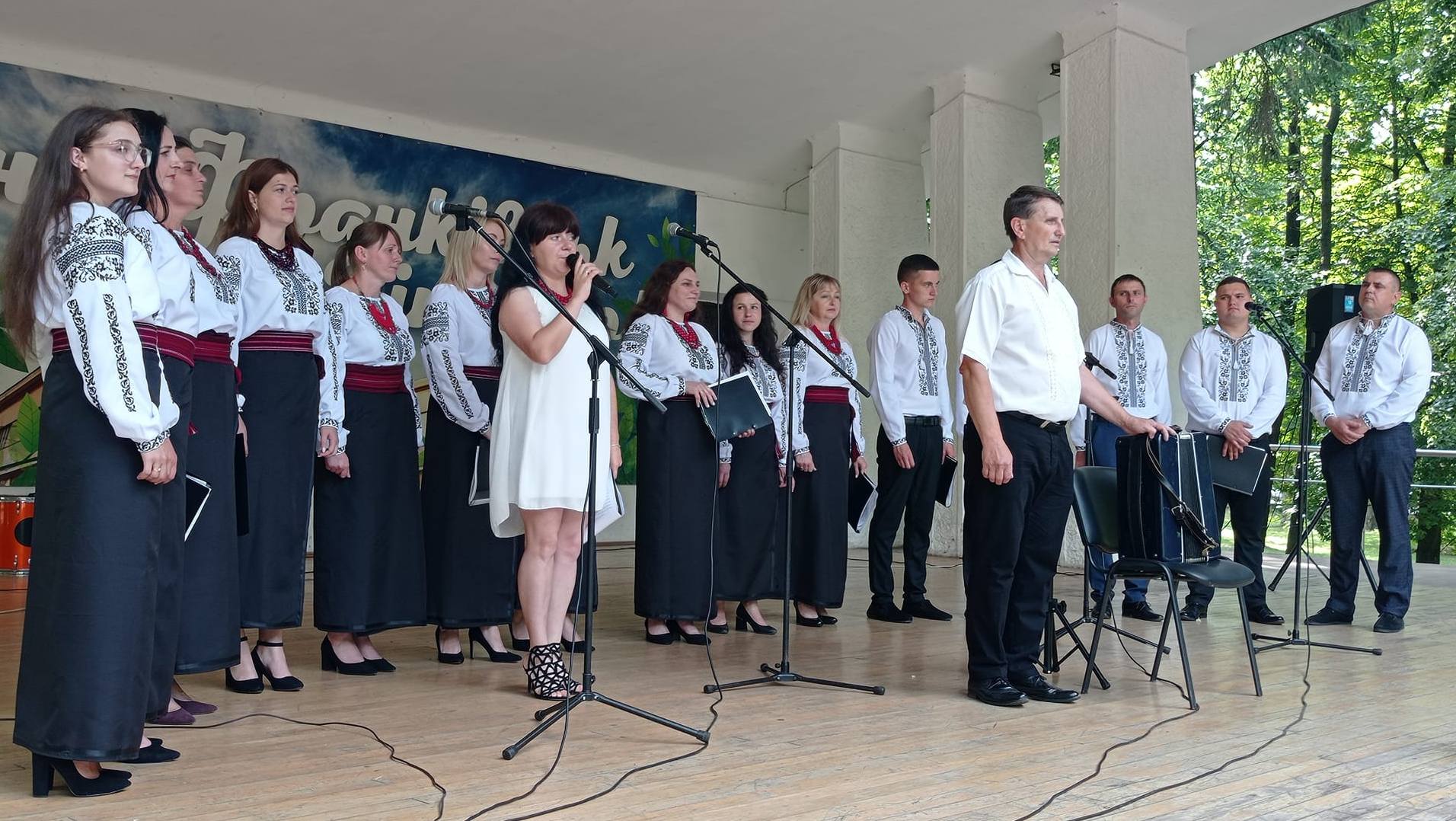 МИСТЕЦЬКО-ПАТРІОТИЧНА ПРОГРАМА ЗА УЧАСТЮ ТВОРЧИХ КОЛЕКТИВІВ СІЛ БРАТКІВЦІ ТА ДРАГОМИРЧАНИ