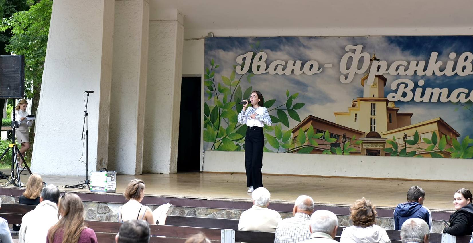МУЗИЧНО-ПАТРІОТИЧНА ПРОГРАМА НА ПІДТРИМКУ ЗСУ ЗА УЧАСТЮ ВИХОВАНЦІВ ВОКАЛЬНОЇ СТУДІЇ "STAR TEAM"