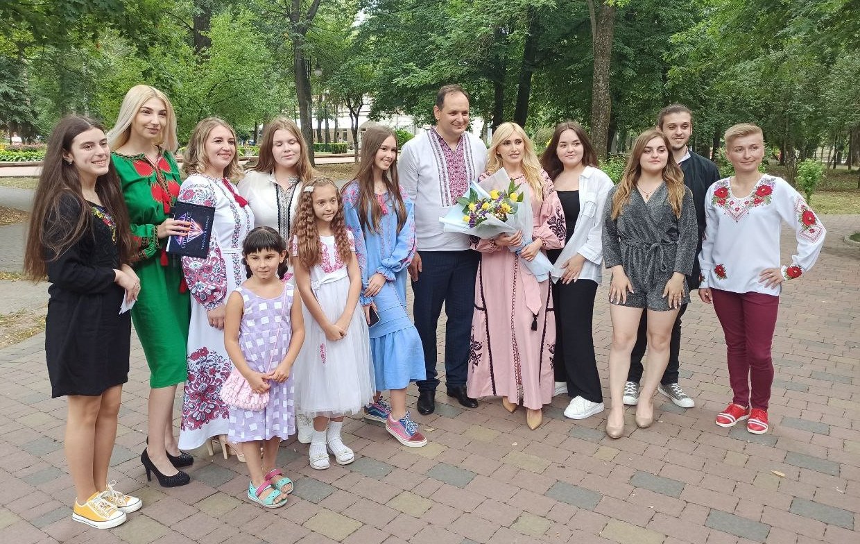 ПАТРІОТИЧНА ПРОГРАМА ЗА УЧАСТЮ ВИХОВАНЦІВ СТУДІЇ  "CRYSTAL VOICE"