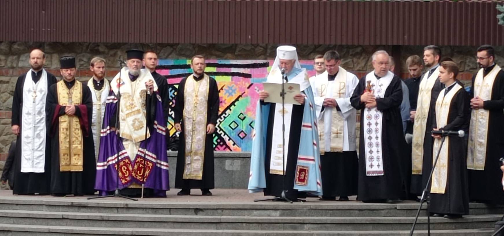 УРОЧИСТЕ ПІДНЯТТЯ ДЕРЖАВНОГО ПРАПОРА НА ВІЧЕВОМУ МАЙДАНІ