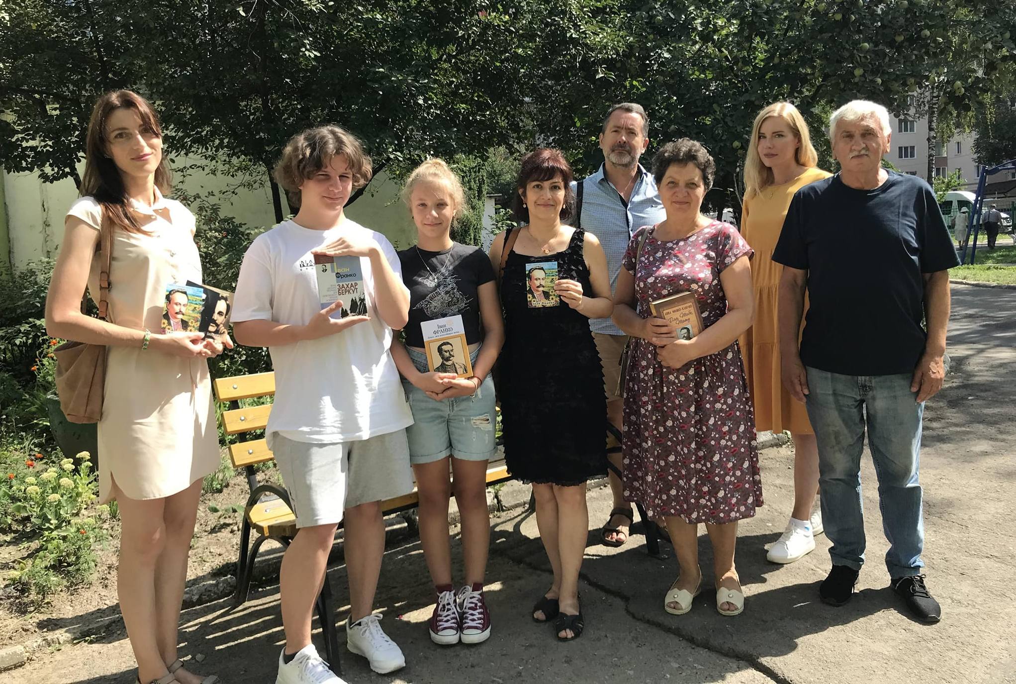ЛІТНЯ АЛЬТАНКА З КНИГАМИ ФРАНКА