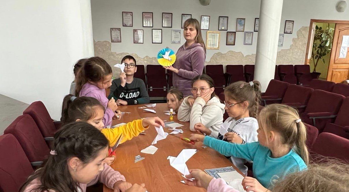 ГОЛУБИ МИРУ У ВИШИВАНКАХ