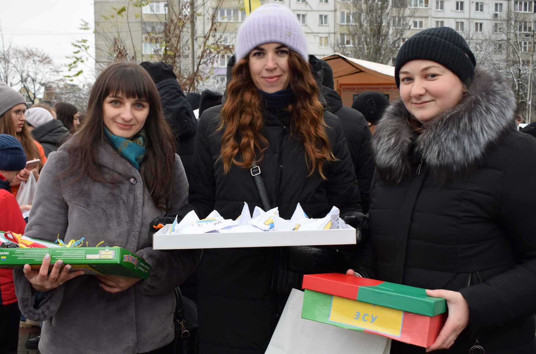ЯРМАРОК НА ПІДТРИМКУ ЗСУ НА КАСКАДІ
