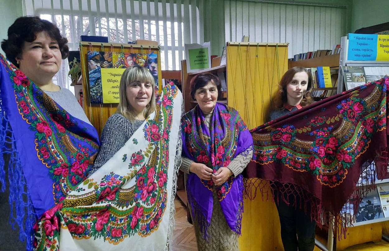 БІБЛІОТЕЧНЕ ХУСТКУВАННЯ