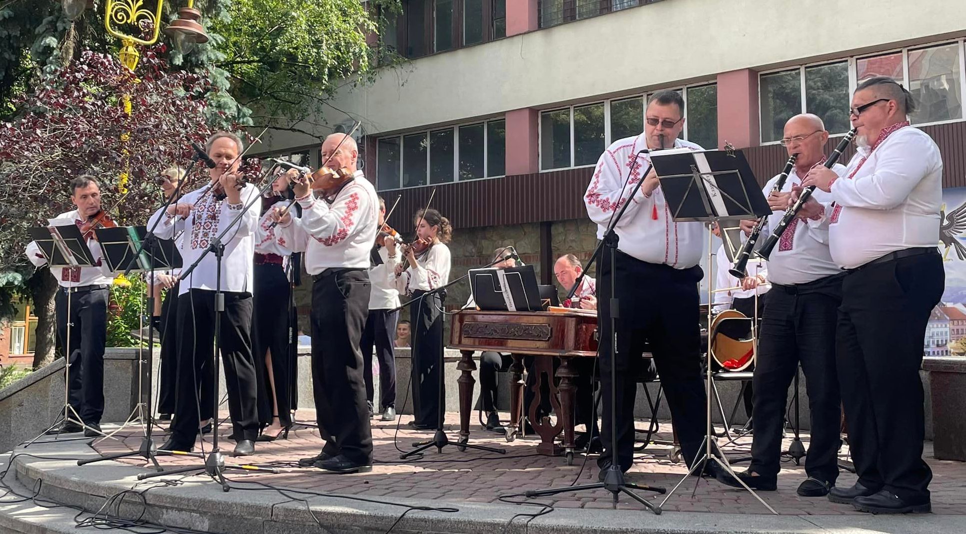 ТРИВАЄ ПРОЄКТ "З ПІСНЕЮ - ДО ПЕРЕМОГИ!"
