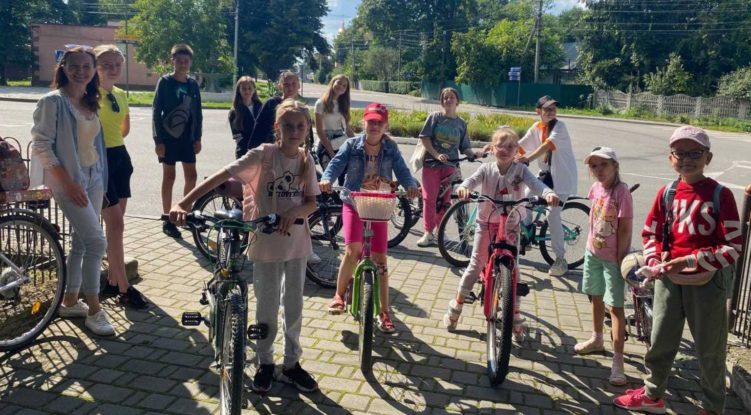 МОЛОДІЖНА ВЕЛОМАНДРІВКА У МИКИТИНЦЯХ