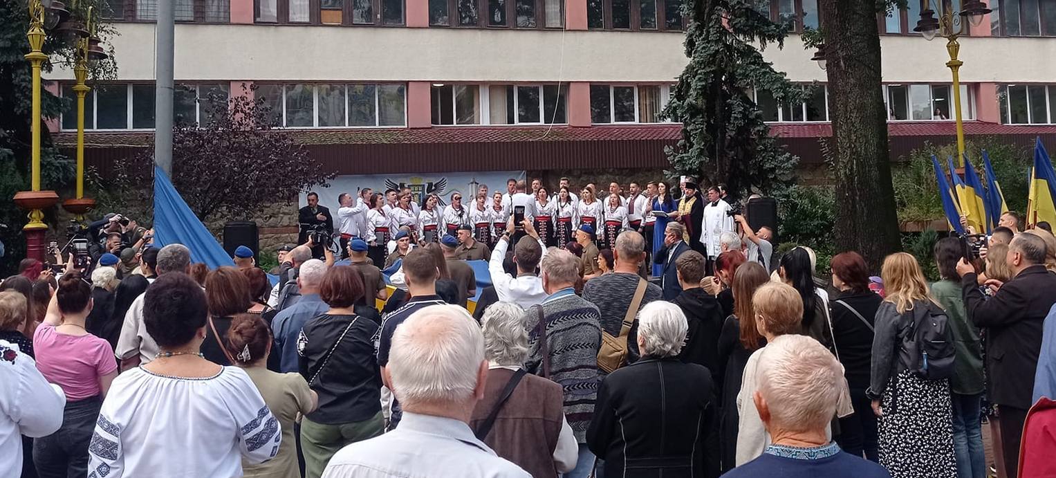 ЦЕРЕМОНІЯ ПІДНЯТТЯ ДЕРЖАВНОГО ПРАПОРА У ФРАНКІВСЬКУ