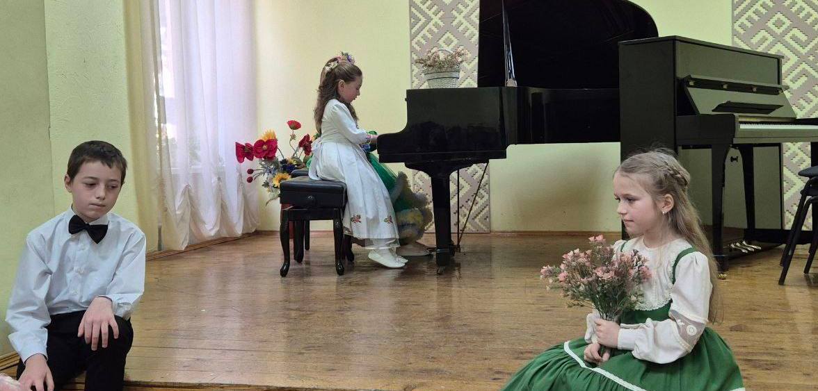 МЕЛОДІЇ ВЕСНИ У ВИКОНАННІ ЮНИХ МУЗИКАНТІВ