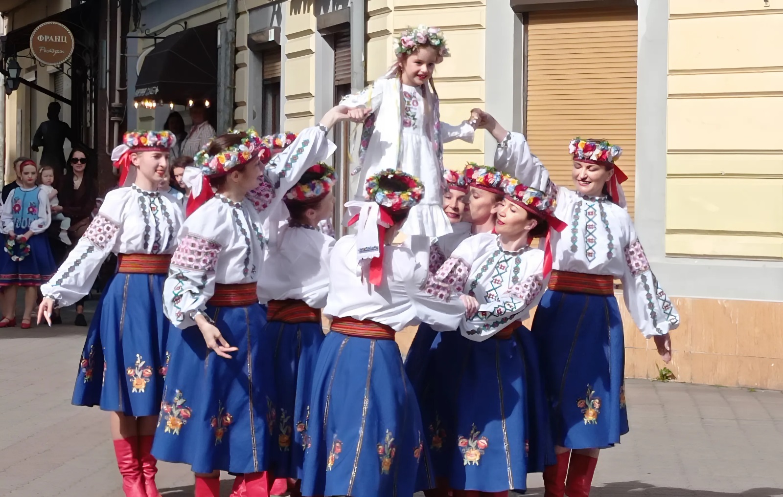 ВІДБУЛИСЬ ТРАДИЦІЙНІ ГАЇВКИ БІЛЯ КАТЕДРИ