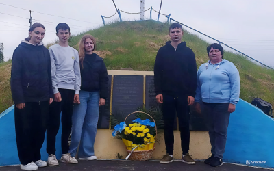 ЛІТЕРАТУРНО-ПОЕТИЧНА ГОДИНА ДО ВШАНУВАННЯ ДНЯ ГЕРОЇВ ВІДБУЛАСЯ В УЗИНІ