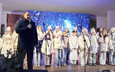 В ІВАНО-ФРАНКІВСЬКУ ЗАСВІТИЛИ ГОЛОВНУ ЯЛИНКУ