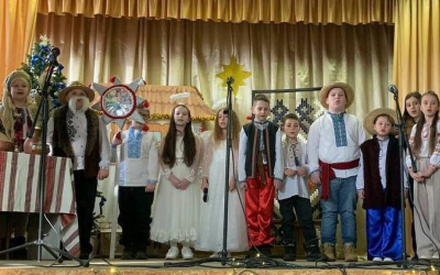 ЮНІ БРАТКІВЧАНИ ЗАКВІТЧАЛИ КОЛЯДОЮ МІСЦЕВИЙ БУДИНОК КУЛЬТУРИ