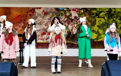 РІЗДВЯНА ПРОГРАМА "КОЛЯДА ЄДНАЄ" У МІСЬКОМУ ПАРКУ