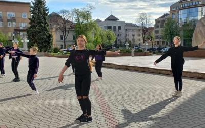 ТАНЦЮВАЛЬНИЙ ФЛЕШМОБ ПЕРЕД МІСЬКОЮ РАДОЮ