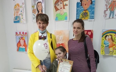 НАГОРОДИЛИ ПЕРЕМОЖЦІВ КОНКУРСУ МАЛЮНКА "ПОРТРЕТ МАМИ"