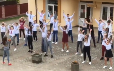 ФЛЕШМОБ ДО ДНЯ ВИШИВАНКИ У ВОВЧИНЦІ