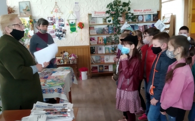ПЕРШЕ ЗНАЙОМСТВО З БІБЛІОТЕКОЮ