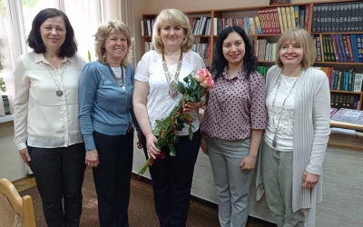 У МІСЬКІЙ БІБЛІОТЕЦІ ВІДБУЛАСЯ ПРЕЗЕНТАЦІЯ НОВОЇ КНИГИ ЛЕСІ ГЕНИК