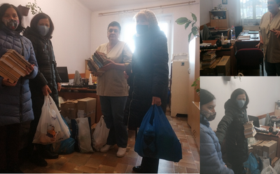 БІБЛІОТЕКАРІ МІСЬКОЇ БІБЛІОТЕКИ ПОДАРУВАЛИ КНИГИ ХОСПІСУ