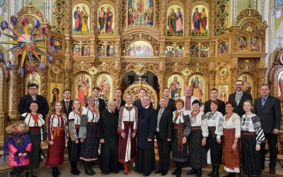 І ЗНОВУ ЛУНАЄ КОЛЯДА НА МАЙЗЛЯХ