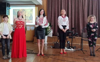 ПЕРЕХРЕСНІ СТЕЖКИ У ФРАНКОВОМУ МІСТІ