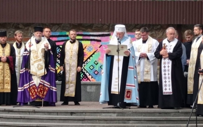 УРОЧИСТЕ ПІДНЯТТЯ ДЕРЖАВНОГО ПРАПОРА НА ВІЧЕВОМУ МАЙДАНІ