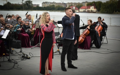 МУНІЦИПАЛЬНИЙ ЕСТРАДНО-СИМФОНІЧНИЙ ОРКЕСТР ВИСТУПИВ НА ПІДТРИМКУ ЗСУ НА МІСЬКОМУ ОЗЕРІ