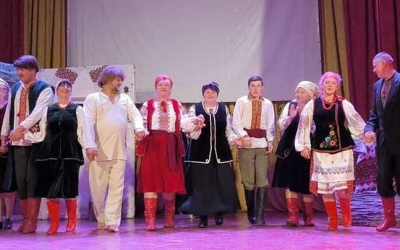 В НАРОДНОМУ ДОМІ С. КРИХІВЦІ ПРЕДСТАВИЛИ ПРЕМ'ЄРУ ВИСТАВИ "НА ПЕРШІ ГУЛІ"