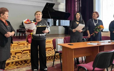 В МУЗИЧНІЙ ШКОЛІ ПРИВІТАЛИ З 75-РІЧЧЯМ РОМАННУ ЗАТВАРСЬКУ